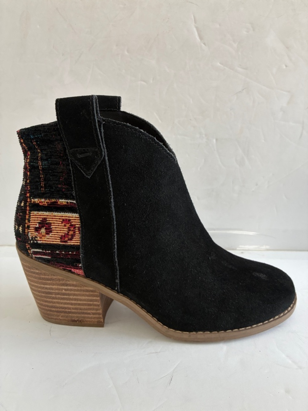 TOMS Constance Pull On Western Patterned Booties Black Suede Ankle Heel Size 6.5 - Picture 2 of 7